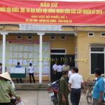 Đồng chí Ngọc Kim Nam – Chủ tịch UBND huyện dự lễ khai mạc tại đơn vị bầu cử số 1 – xã Xuân Sơn